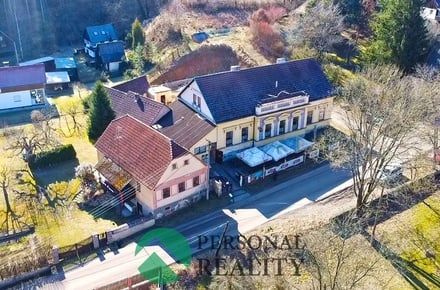 Prodej vícegeneračního domu 253 m², Zvíkovec