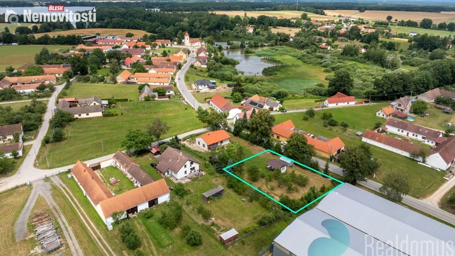 Prodej stavebního pozemku 1 000 m², Lišov