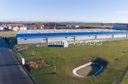 Pronájem skladu 1 140 m², Býkev
