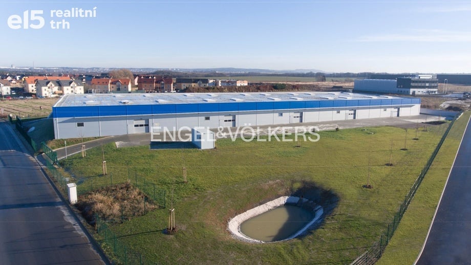 Pronájem skladu 1 140 m², Býkev