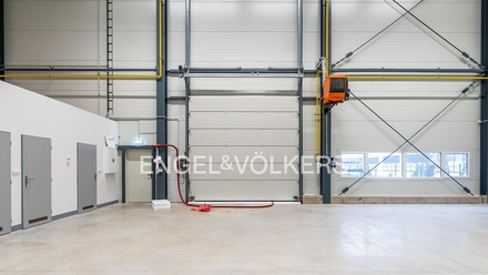 Pronájem skladu 422 m², Praha