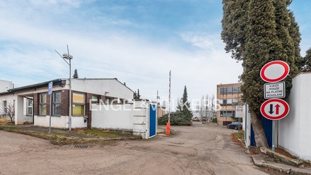 Pronájem komerční nemovitosti 3 100 m², Panenské Břežany