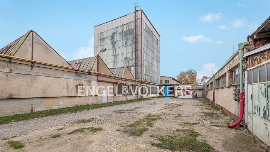 Pronájem skladu 13 240 m², Louny