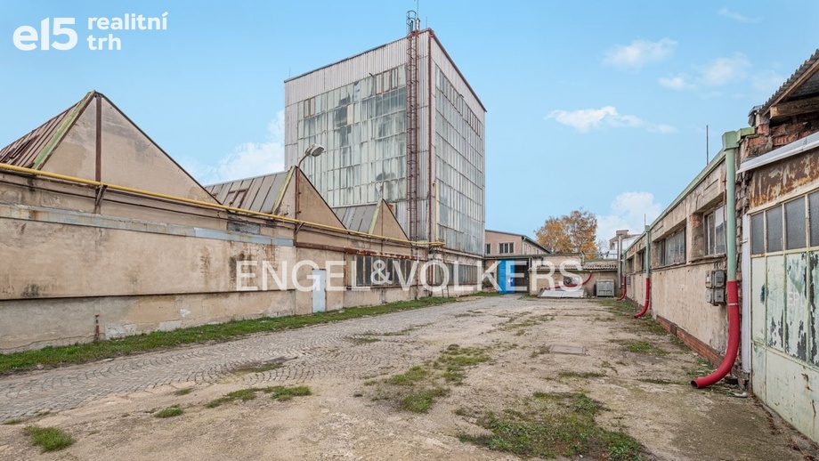 Pronájem skladu 13 240 m², Louny