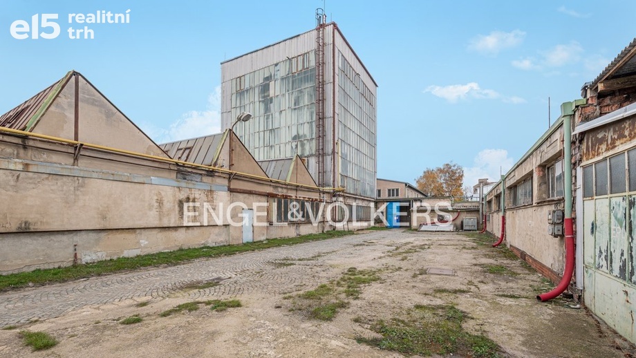 Pronájem sklady, 13 240 m² - Louny