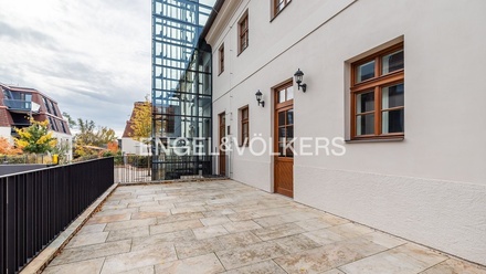 Pronájem kanceláře 303 m², Praha - Troja