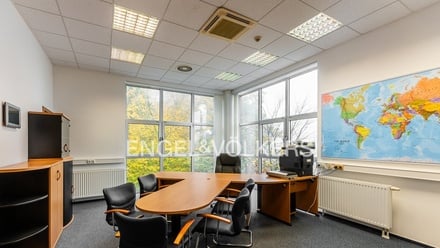 Pronájem kanceláře 1 386 m², Plzeň - Skvrňany