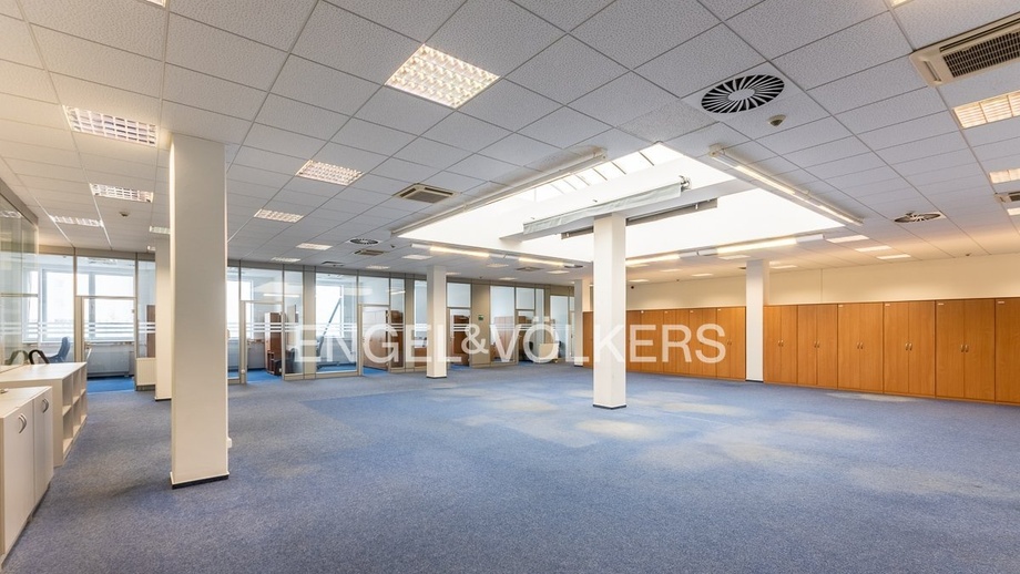 Pronájem kanceláře, 1 386 m² - Plzeň - Skvrňany