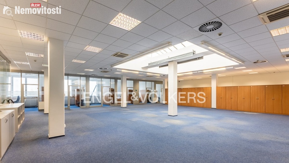 Pronájem kanceláře 1 386 m², Plzeň - Skvrňany