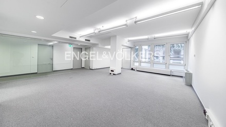 Pronájem kanceláře 378 m², Praha - Holešovice