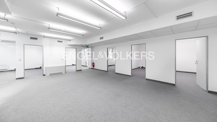 Pronájem kanceláře 378 m², Praha - Holešovice