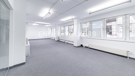 Pronájem kanceláře 378 m², Praha - Holešovice