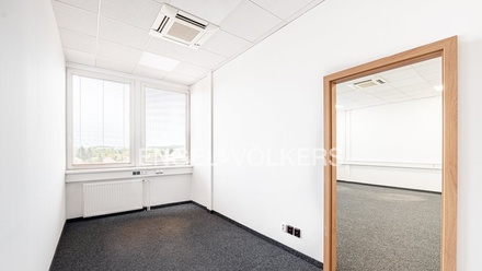 Pronájem kanceláře 382 m², Praha - Strašnice