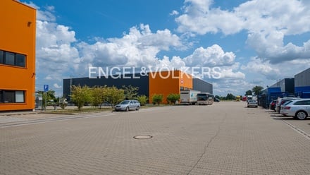 Pronájem skladu 270 m², Zápy