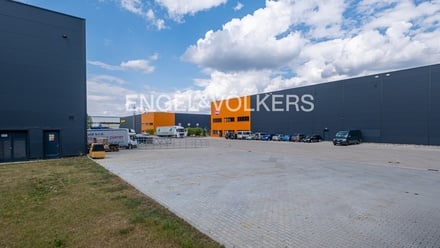 Pronájem skladu 270 m², Zápy