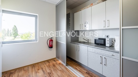 Pronájem obchodního prostoru 397 m², Čestlice