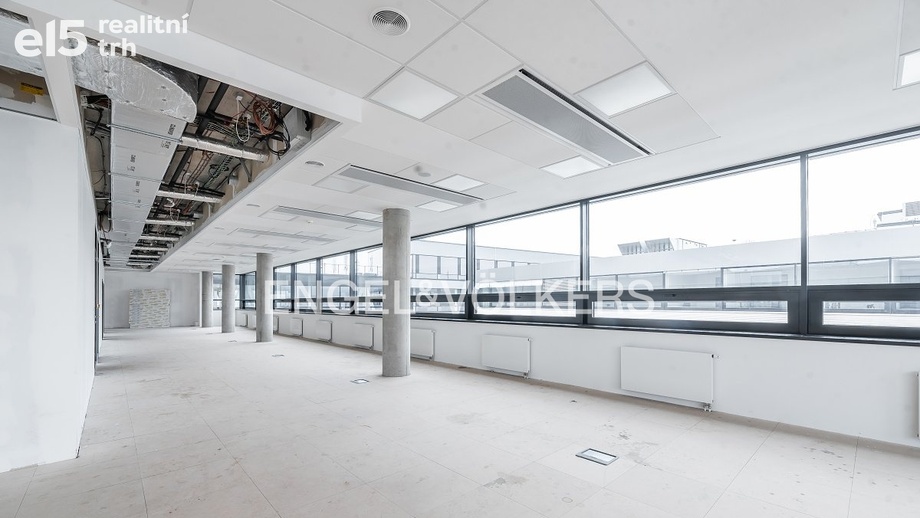 Pronájem kanceláře 909 m², Praha - Libeň