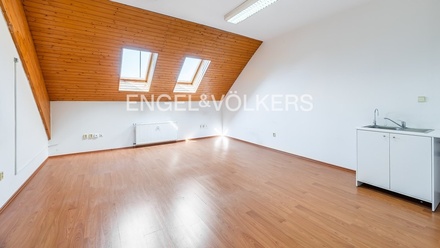 Pronájem kanceláře 29 m², Jeneč