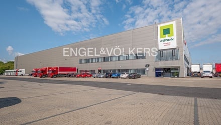 Pronájem skladu 300 000 m², Kozomín
