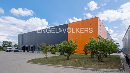 Pronájem skladu 45 000 m², Zápy