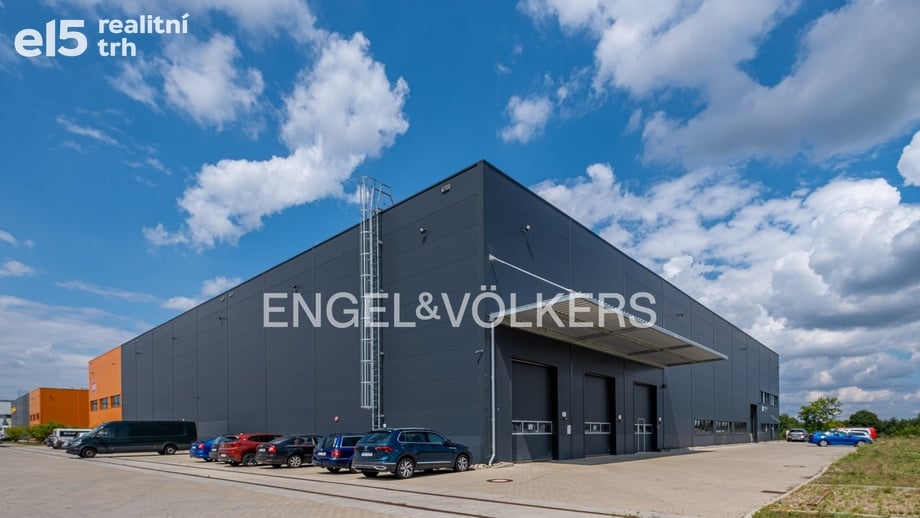 Pronájem skladu 2 600 m², Zápy