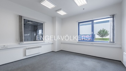 Pronájem skladu 3 700 m², Dobrovíz