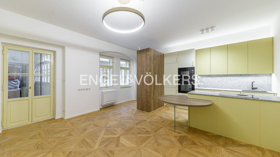 Pronájem bytu 2+kk 44 m², Praha - Malá Strana