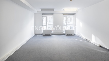 Pronájem kanceláře 226 m², Praha - Smíchov