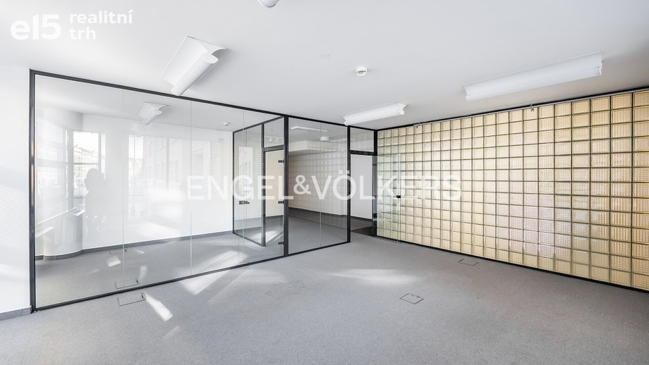 Pronájem kanceláře 226 m², Praha - Smíchov