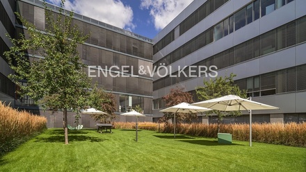 Pronájem kanceláře 372 m², Praha - Nusle