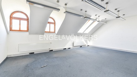 Pronájem kanceláře 1 054 m², Praha - Břevnov