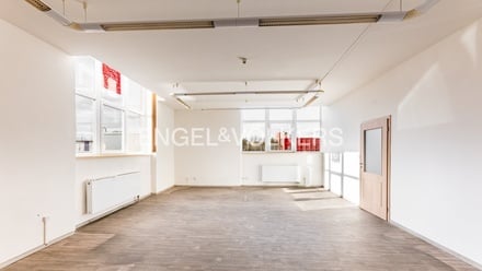 Pronájem skladu 2 735 m², Plzeň - Skvrňany