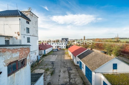 Pronájem výrobního prostoru 8 369 m², Vraňany