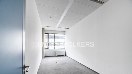 Pronájem kanceláře 1 106 m², Praha - Prosek