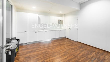 Pronájem kanceláře 974 m², Praha - Nusle