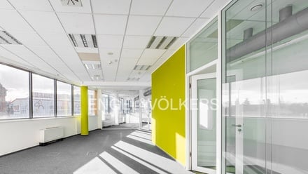 Pronájem kanceláře 974 m², Praha - Nusle