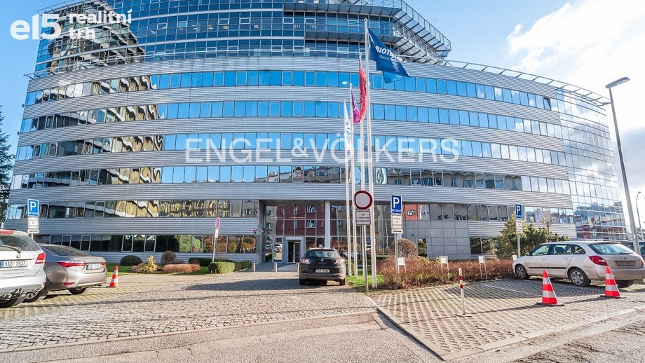 Pronájem kanceláře 883 m², Praha - Nusle