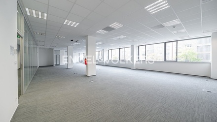 Pronájem kanceláře 868 m², Praha - Michle