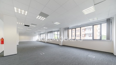 Pronájem kanceláře 868 m², Praha - Michle