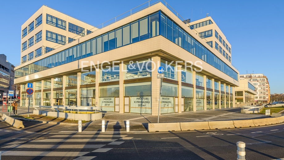 Pronájem kanceláře 1 650 m², Praha - Holešovice