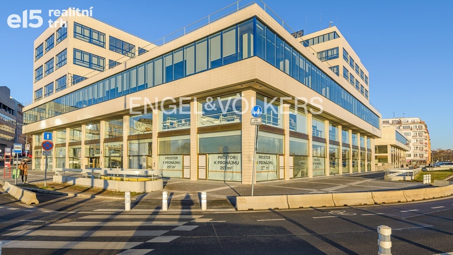 Pronájem kanceláře, 1 650 m² - Praha - Holešovice
