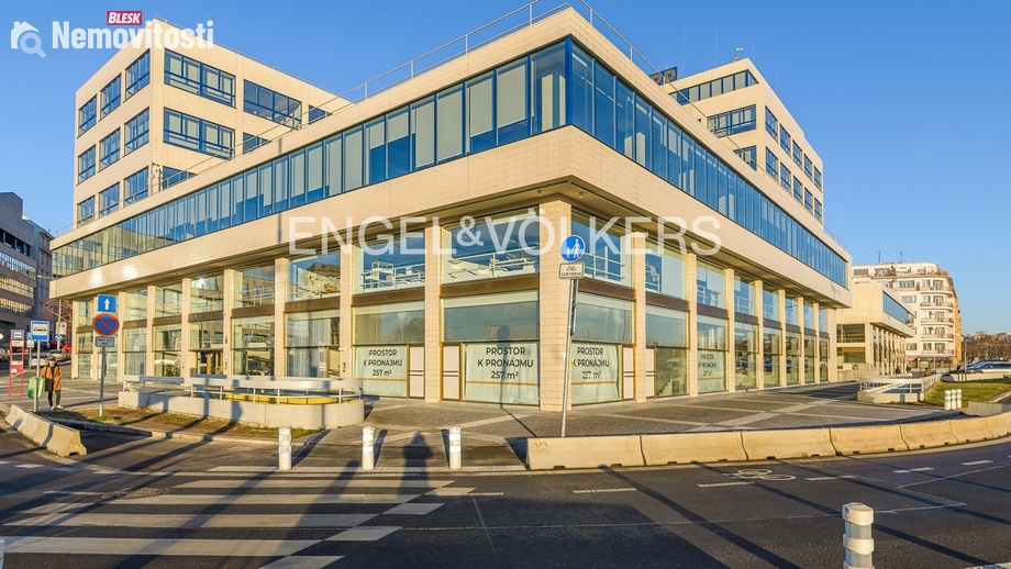 Pronájem kanceláře 1 650 m², Praha - Holešovice