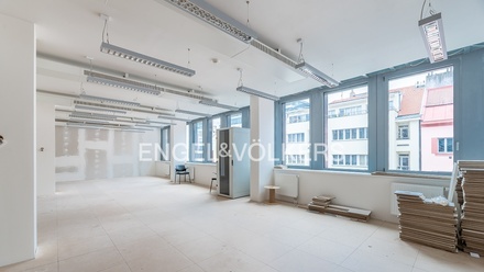 Pronájem kanceláře 208 m², Praha - Nusle