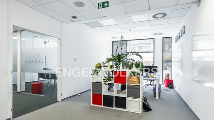 Pronájem kanceláře 289 m², Praha - Karlín