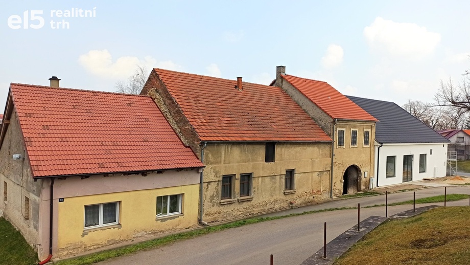 Prodej rodinné domy, 450 m² - Vykáň