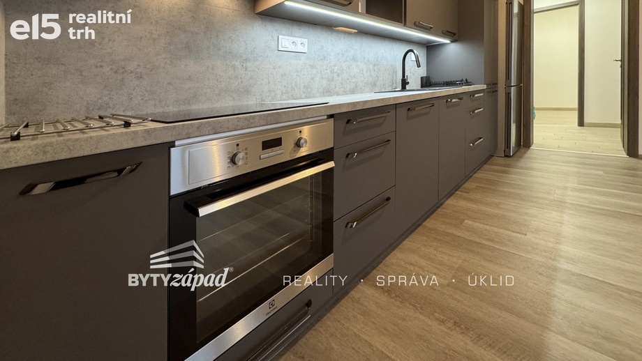 Pronájem byty 2+kk, 76 m² - Klatovy III