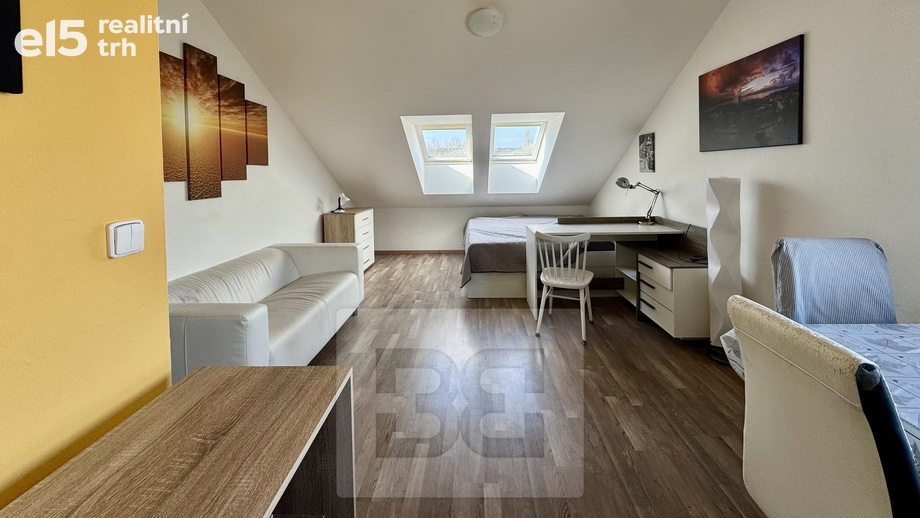 Pronájem byty 1+kk, 38 m² - Brno - Žebětín