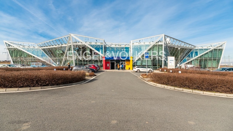 Pronájem výrobního prostoru 905 m², Zlatníky-Hodkovice