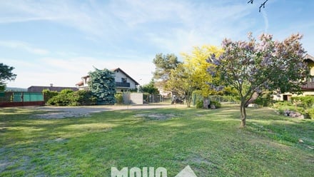 Prodej stavebního pozemku 972 m², Praha - Lipence