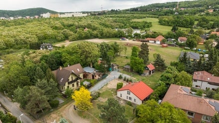 Prodej stavebního pozemku 972 m², Praha - Lipence